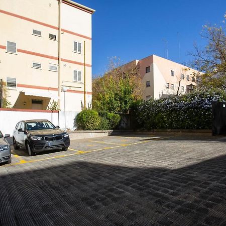 Borbolla Sevilla Urban - Parking Exterior photo