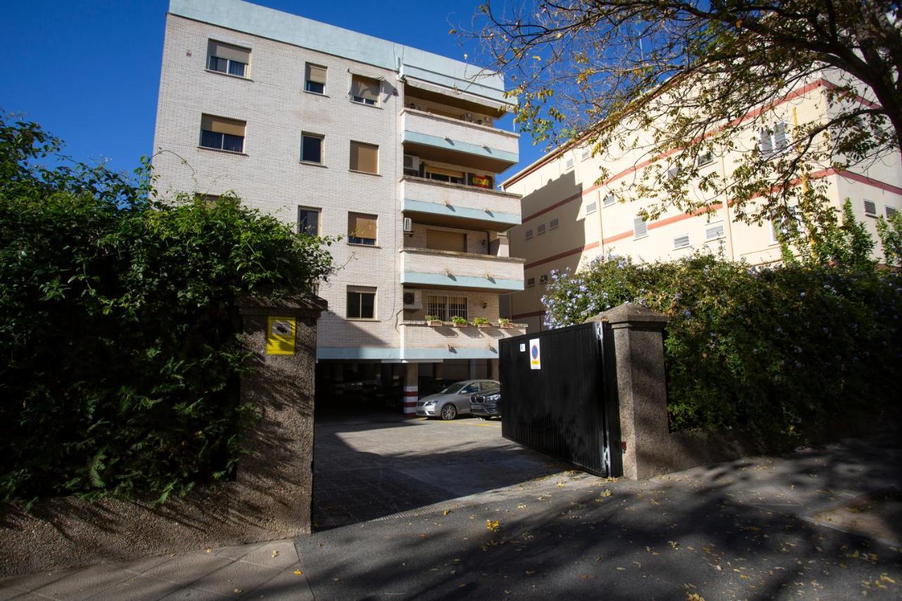 Borbolla Sevilla Urban - Parking Exterior photo